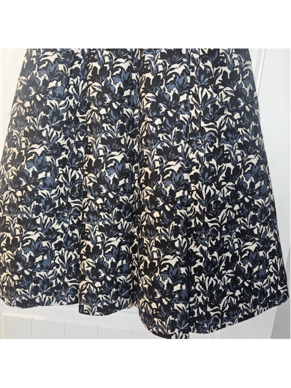 Tory Burch sz 8 cream, blue, black floral dress with liner & pockets
